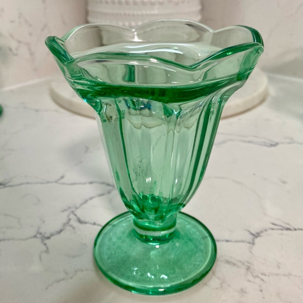 Set of 4 Green Pressed Glass Sundae Cups🍨 - Picture 3 of 4